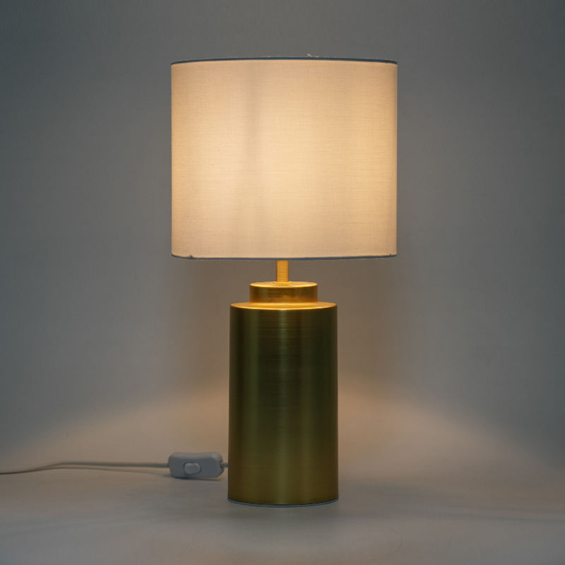 Simple And Elegant Metal Table Lamp